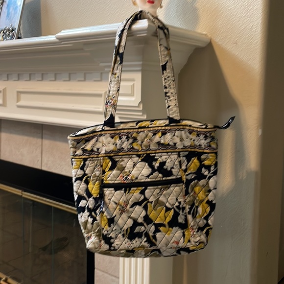 Vera Bradley shoulder bag in Dogwood - Picture 2 of 3